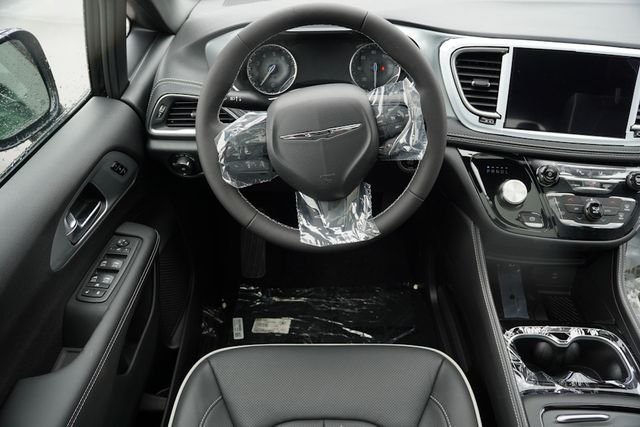 2026 Chrysler Pacifica Limited - Photo 14