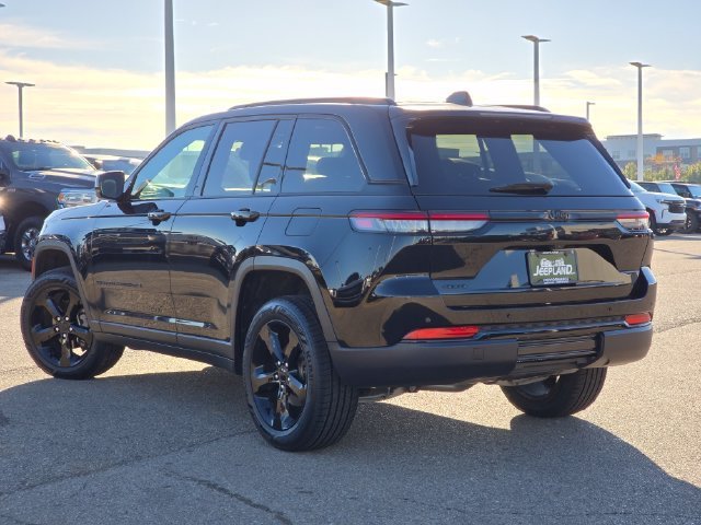 Certified Used 2024 Diamond Black Crystal Pearlcoat Jeep Altitude X image 28
