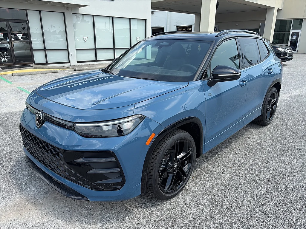 New 2026 Monterey Blue w/ Deep Black Roof Volkswagen SE R-Line Black FWD image 2