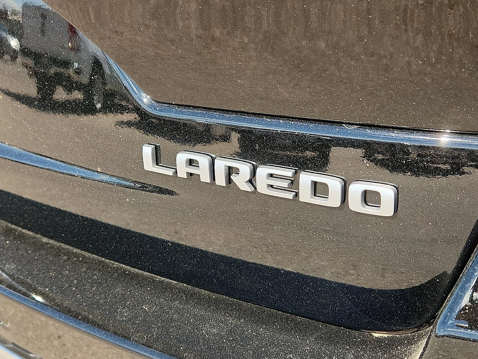 New 2027 High-Gloss Black Paint Jeep LAREDO 4X4 image 9