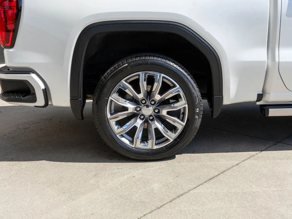 Used 2024 White GMC Denali image 39