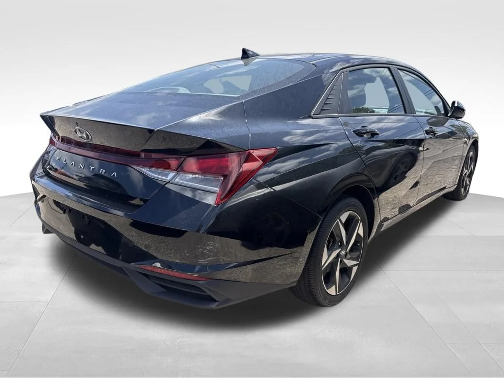 Used 2023 Black Hyundai SEL image 9
