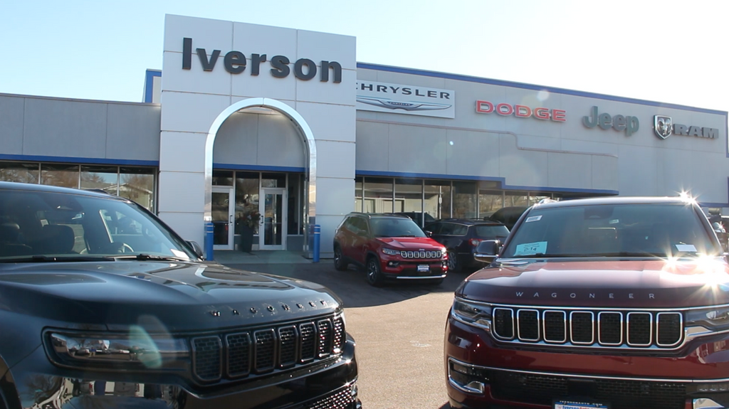 Used 2009 Chrysler Town & Country Touring with VIN 2A8HR54179R525870 for sale in Huron, SD