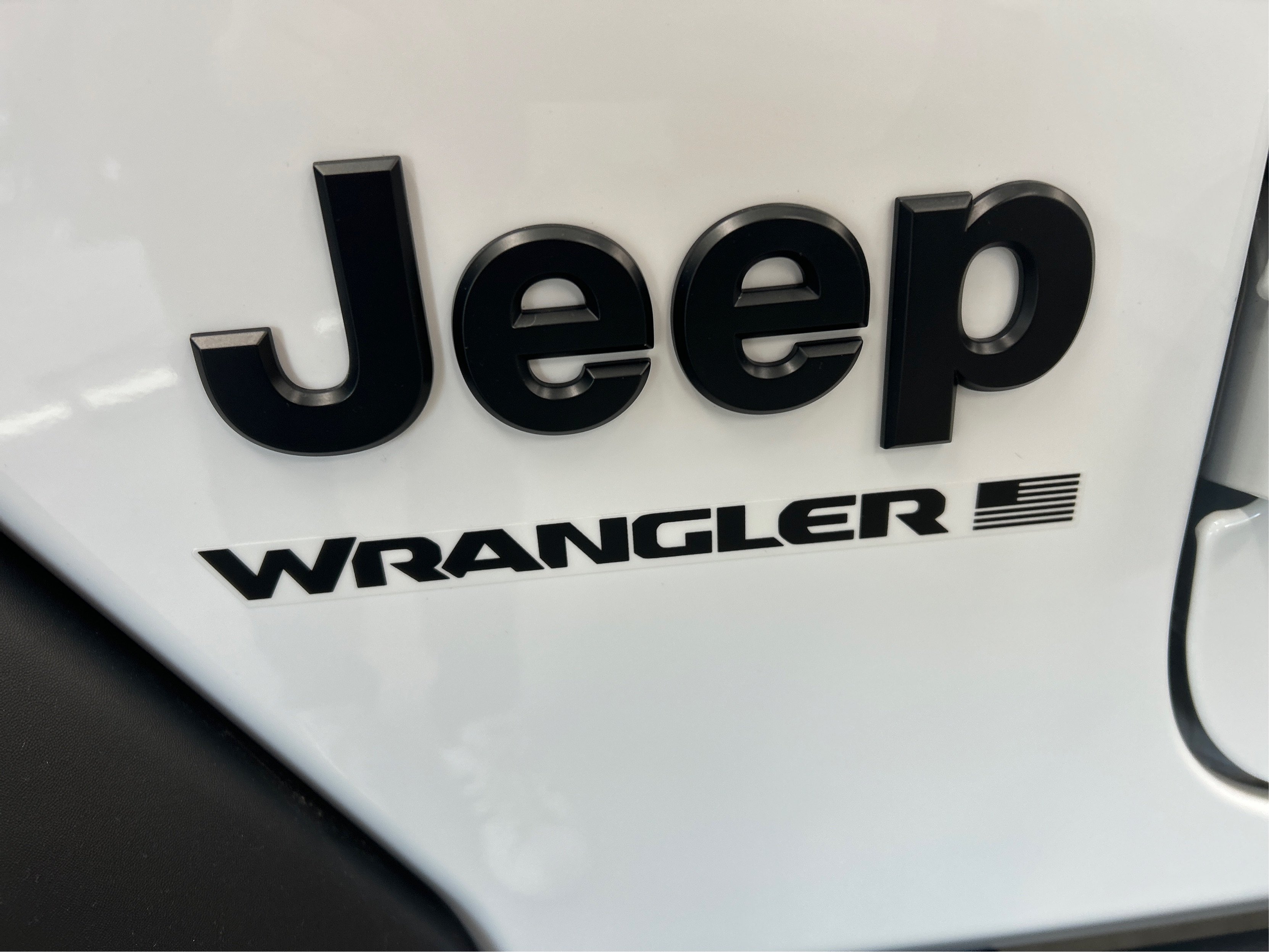 New 2026 Bright White Clear-Coat Exterior Paint Jeep Moab 392 image 24