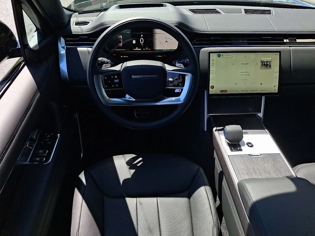 New 2026 Santorini Black Land Rover SE image 6