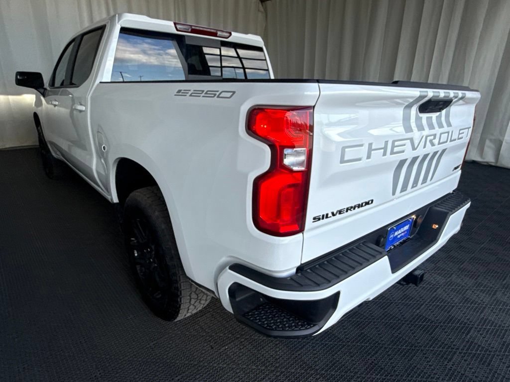 New 2026 Summit White Chevrolet RST image 5