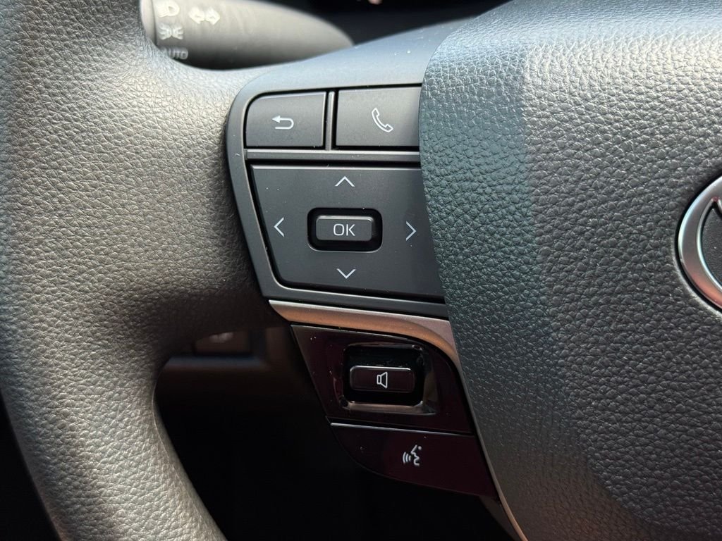 2025 Toyota Camry LE - Photo 25