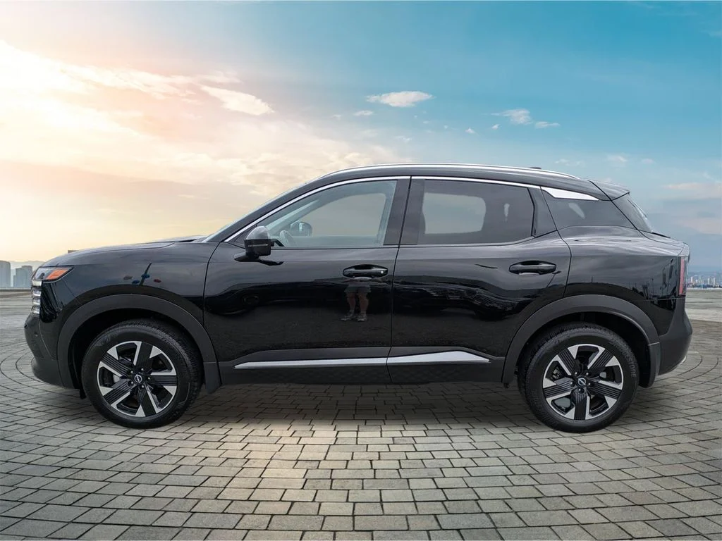 Used 2025 Super Black Nissan SR image 8