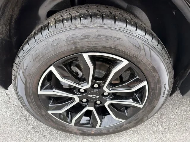 Used 2024 Iridescent Pearl Tricoat Chevrolet ACTIV image 17