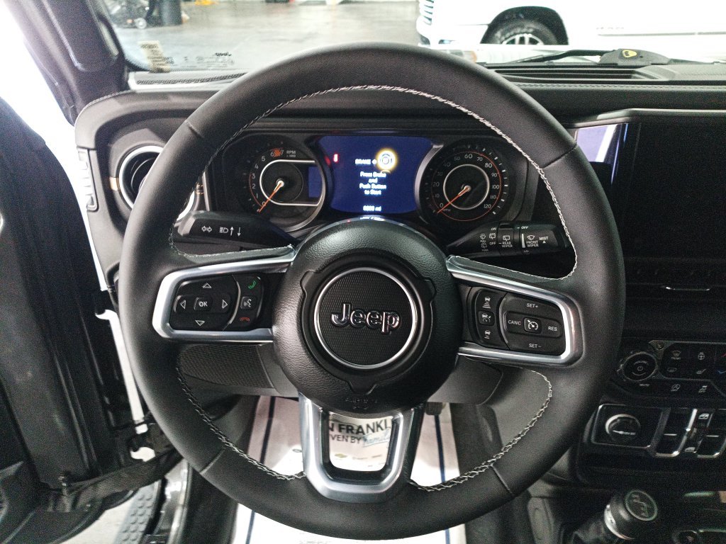 Used 2025 Gray Jeep Sahara image 19