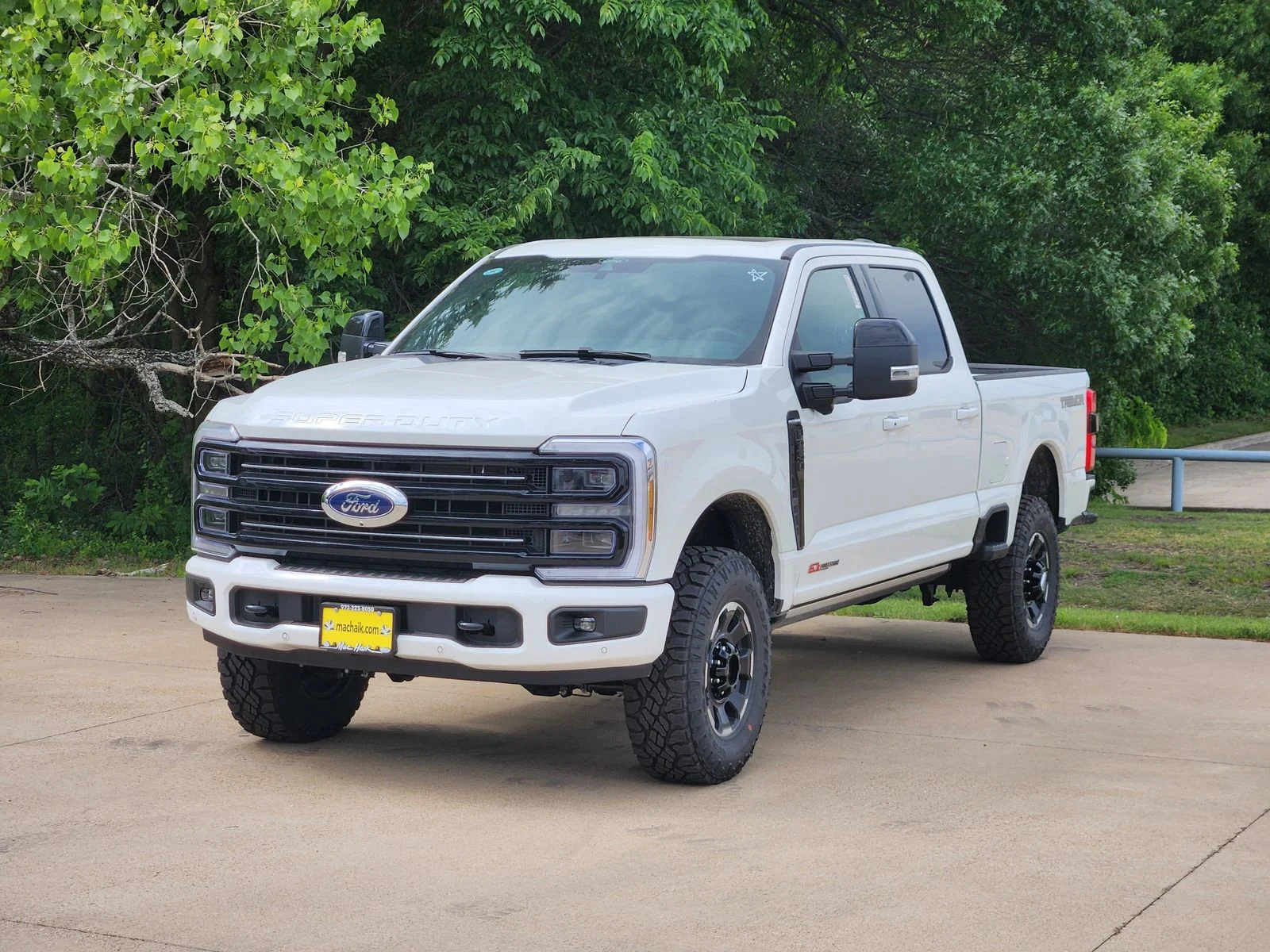 New 2026 Star White Metallic Tri-Coat Ford F-250® Platinum® image 2