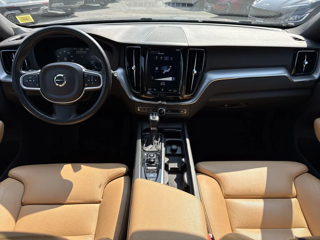 Used 2019 Gray Volvo T6 Momentum image 10