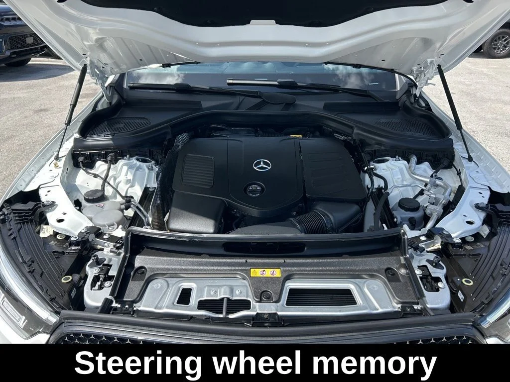 Used 2025  Mercedes-Benz GLC 300 image 14