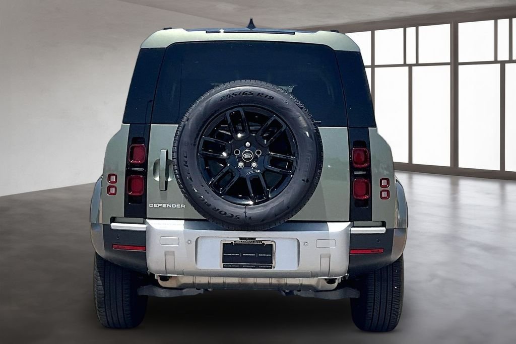 Used 2025 Green Land Rover S image 4