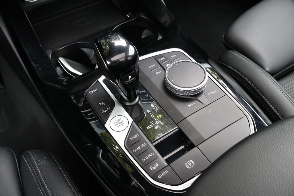 Used 2024  BMW xDrive30i image 21