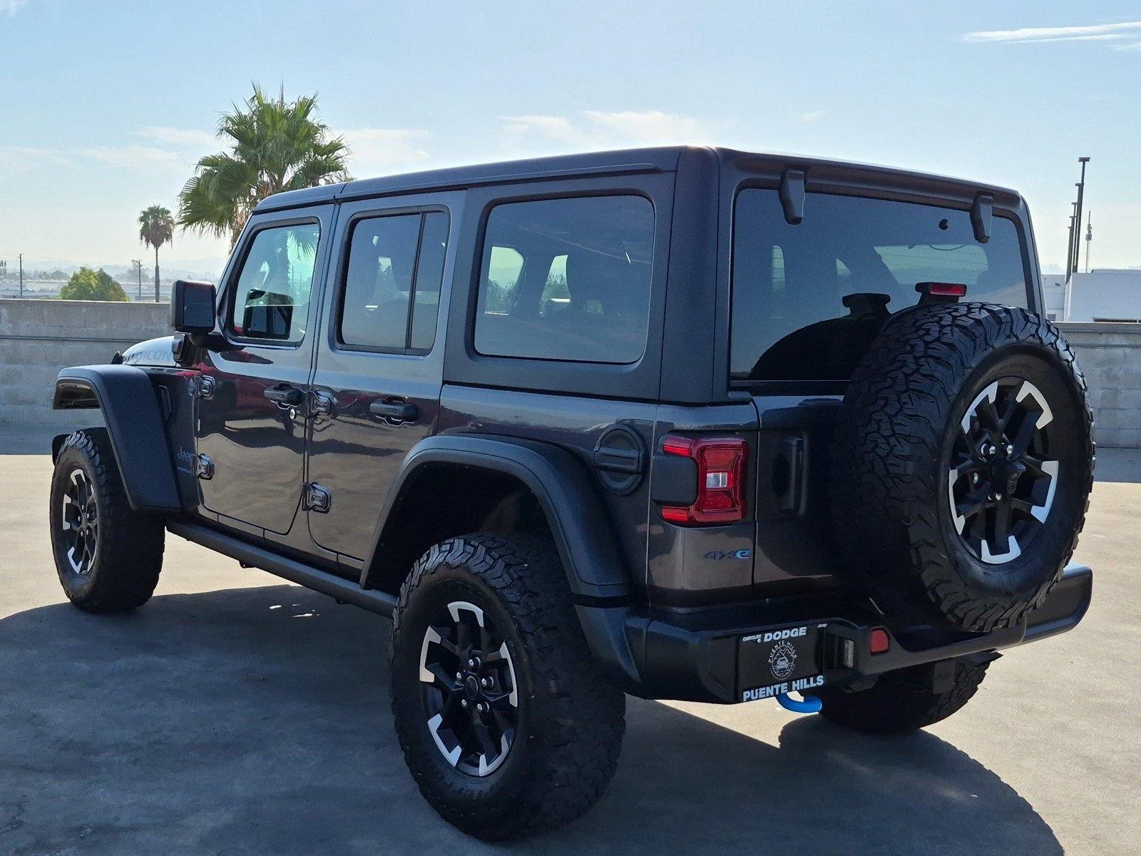 Certified Used 2025 Granite Crystal Metallic Clearcoat Jeep Rubicon image 5