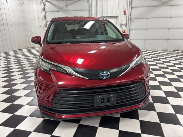 Used 2023 Toyota Sienna LE with VIN 5TDKRKEC9PS168465 for sale in Rochester, Minnesota