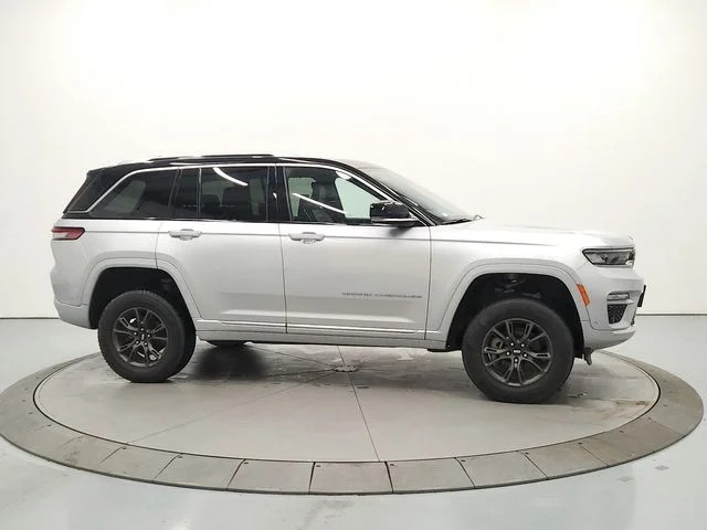 Used 2023 Silver Jeep Summit image 8