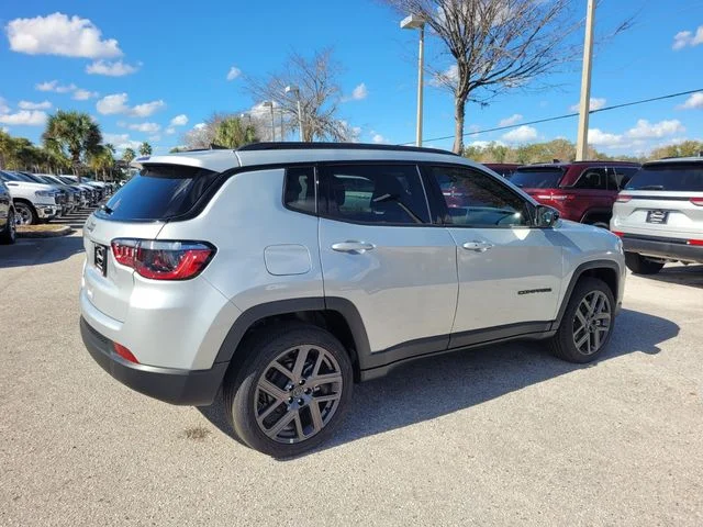 New 2026 Silver Zynith Metallic Clear-Coat Exterior Paint Jeep Latitude image 13