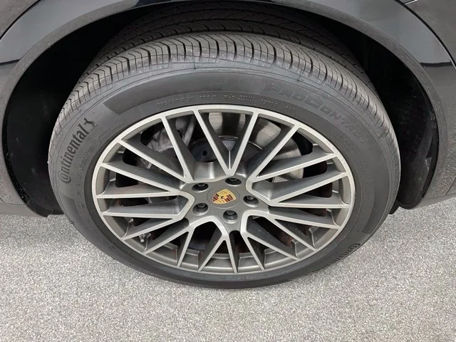2022 Porsche Cayenne Platinum Edition - Photo 18