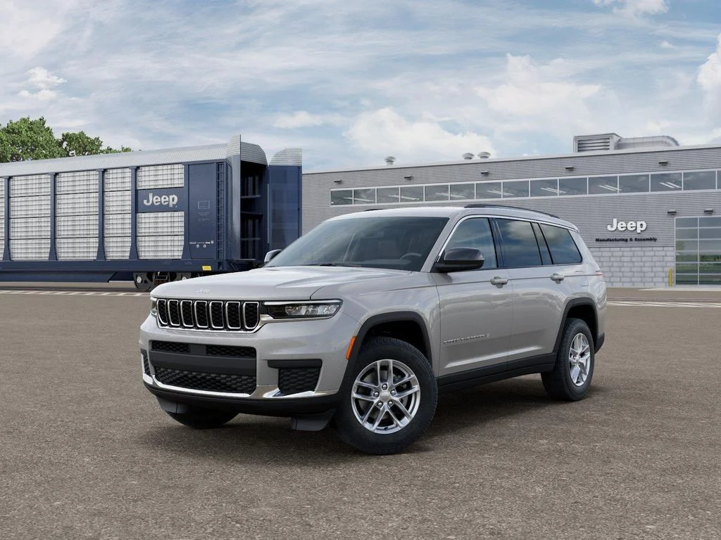 2026 Jeep Grand Cherokee L Laredo's photo