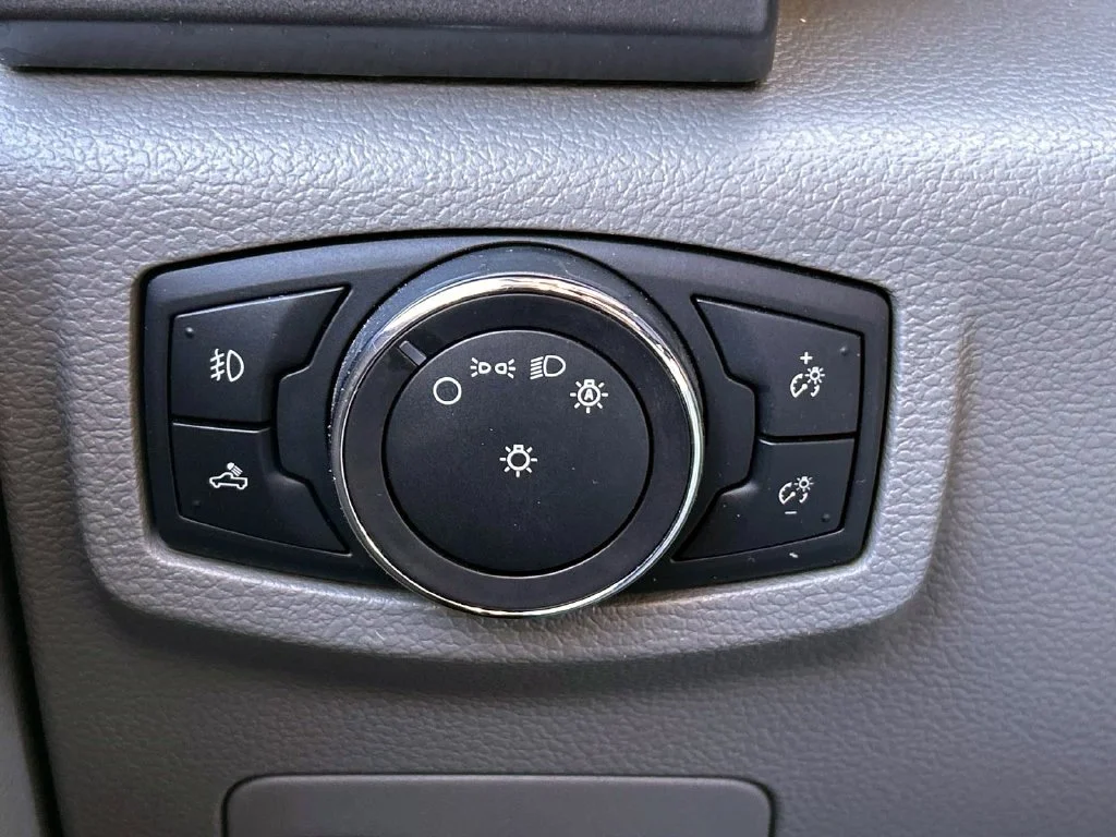 Used 2018 Ingot Silver Ford XLT image 19
