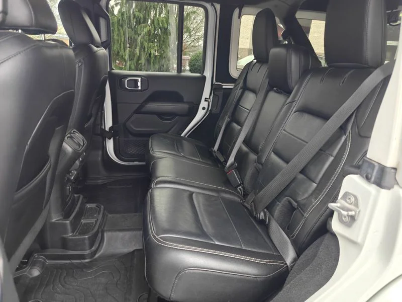 Used 2019 White Jeep Unlimited Sahara image 14