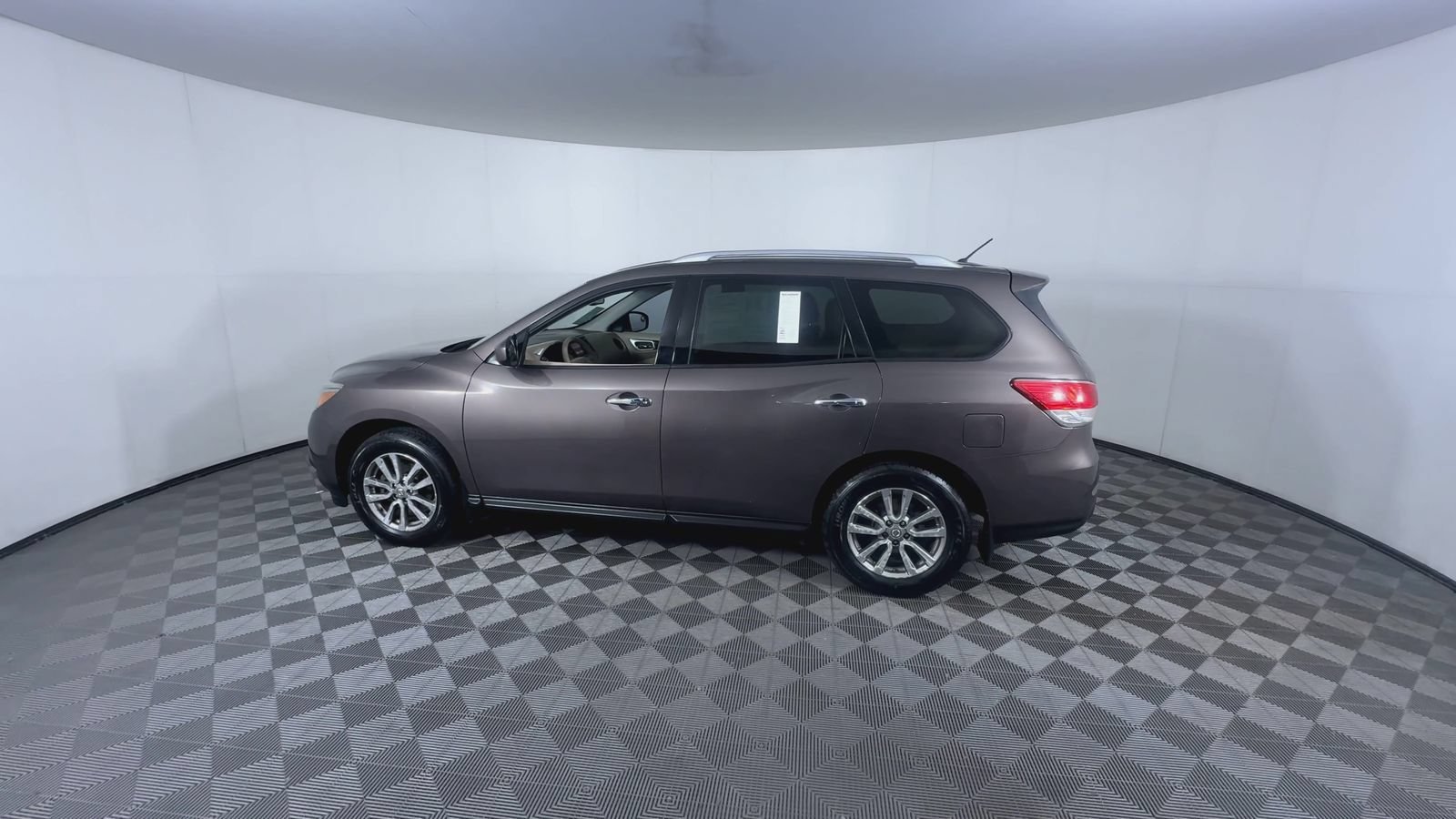 Used 2015 Java Metallic Nissan S image 6