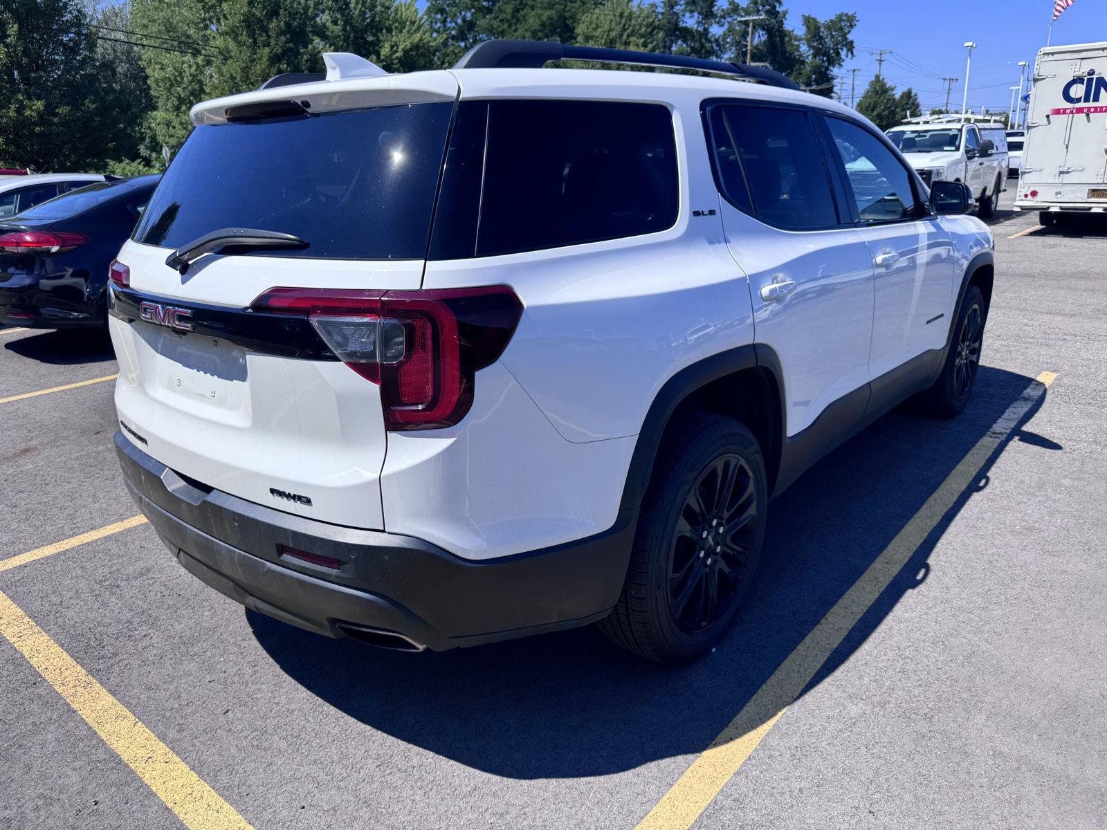 Used 2022 Summit White GMC SLE image 4