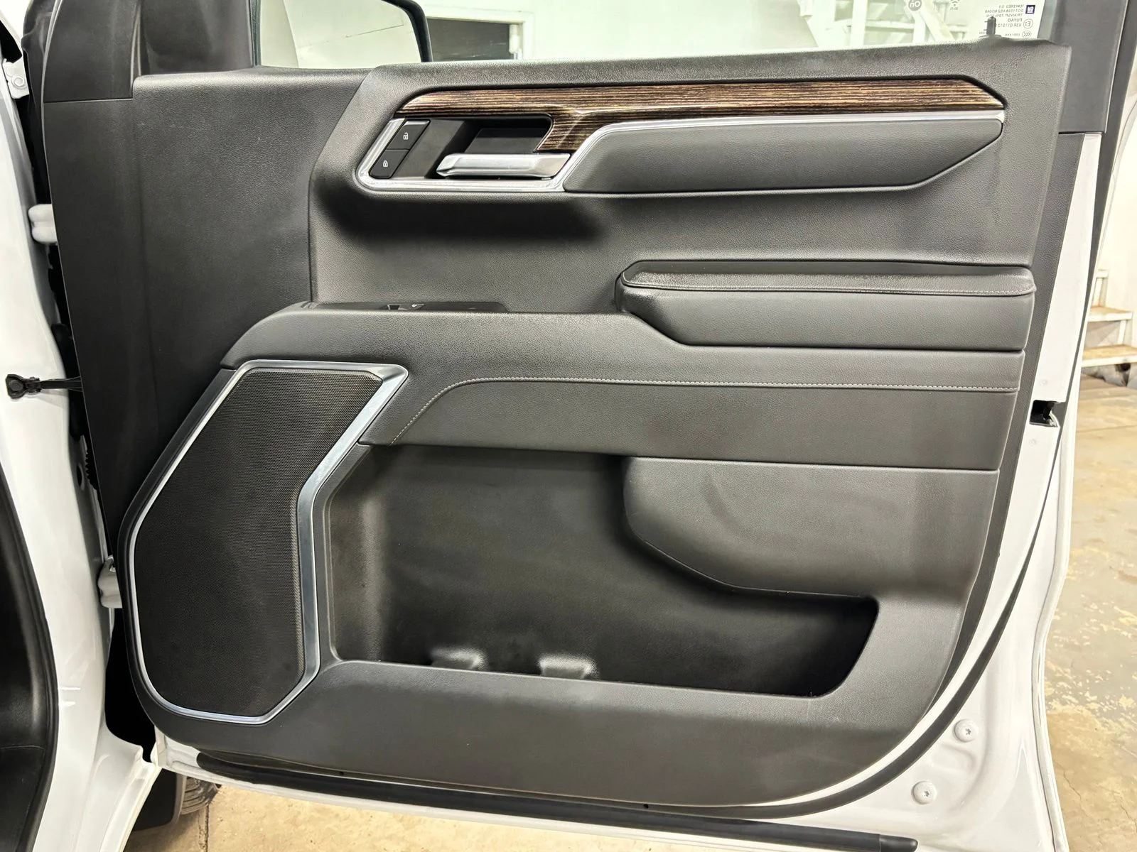 Used 2023 White GMC Elevation image 22