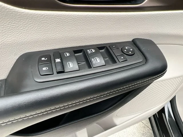 Used 2023 Black Chrysler LX image 23