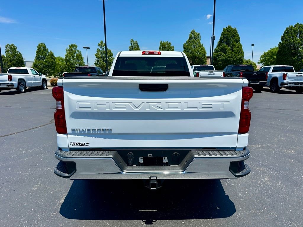 New 2026 Summit White Chevrolet WT image 4
