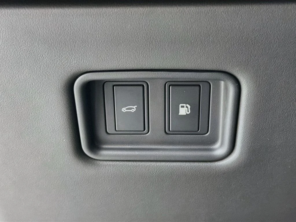 New 2027 Carpathian Grey Prem Met Land Rover Dynamic SE image 10