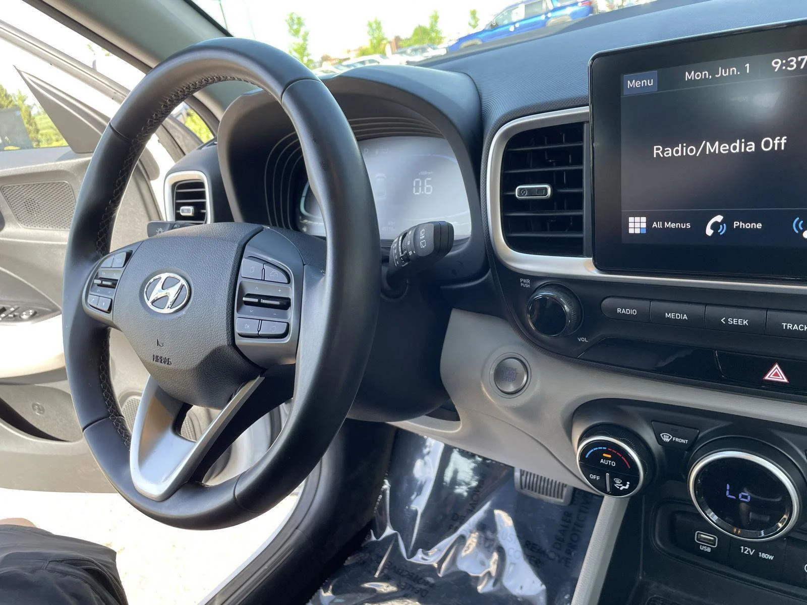 Used 2024 Lunar White Hyundai SEL image 27