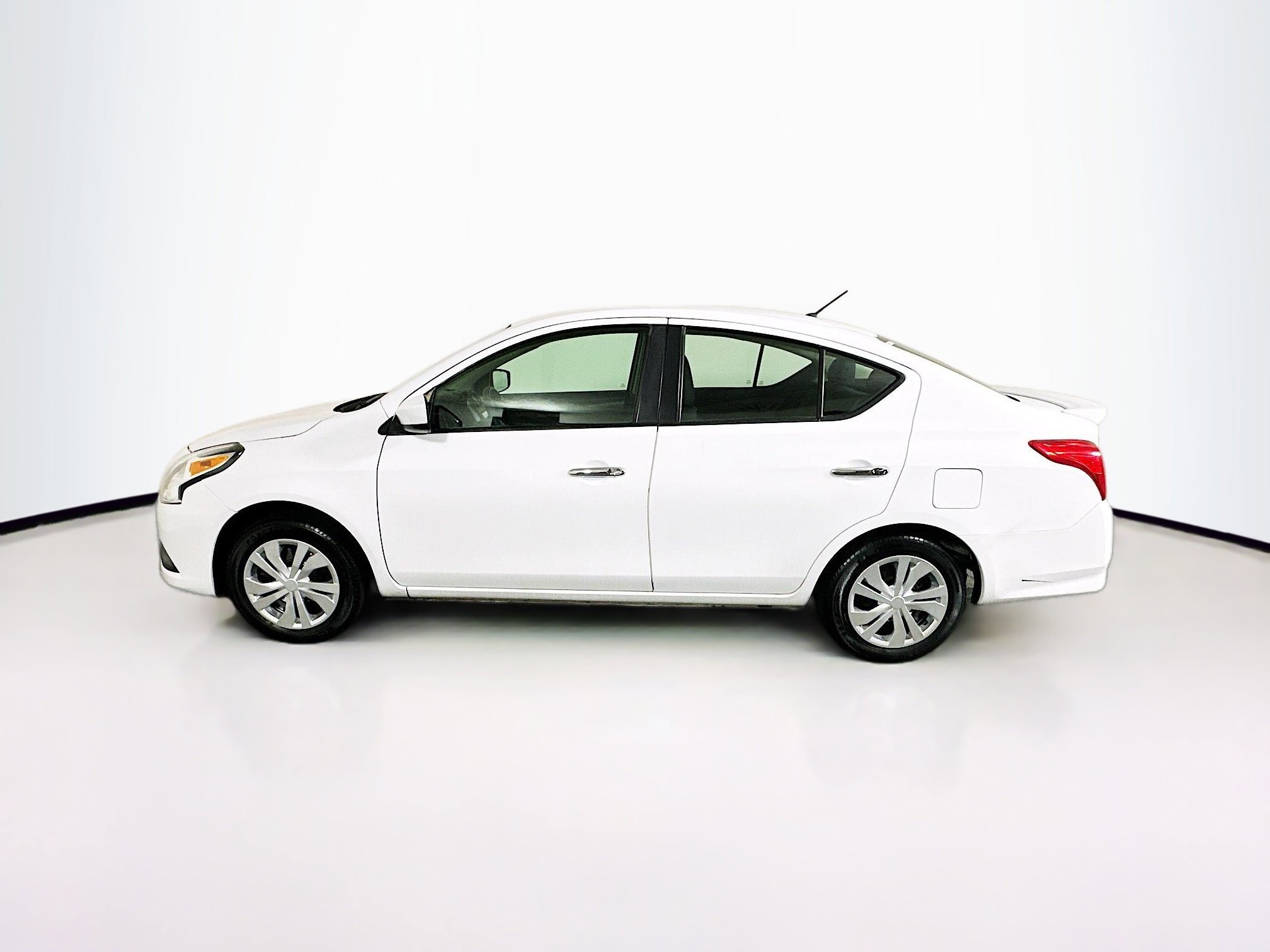 2019 Nissan Versa thumbnail 7
