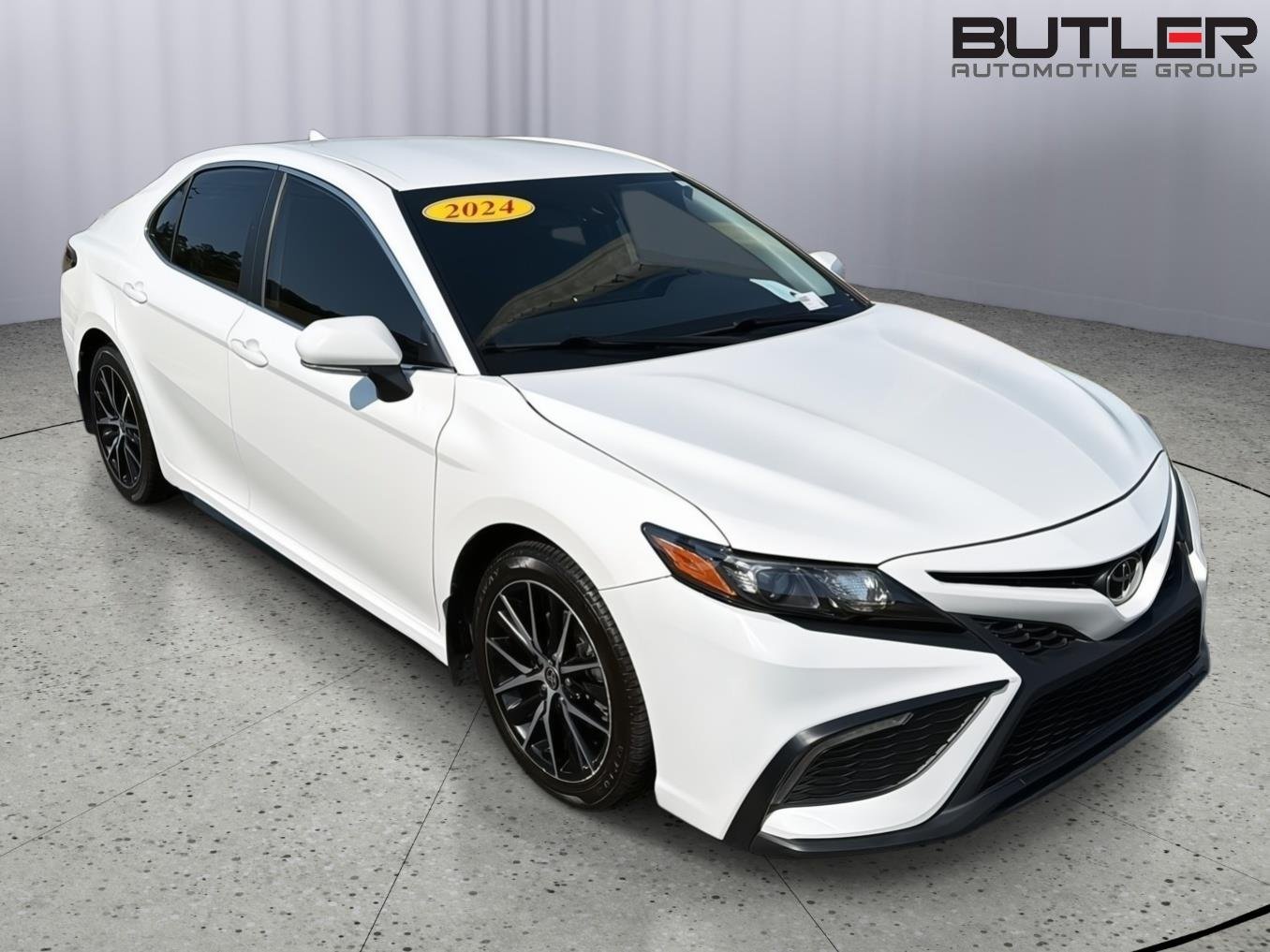 Used 2024 Ice Cap Toyota SE image 8