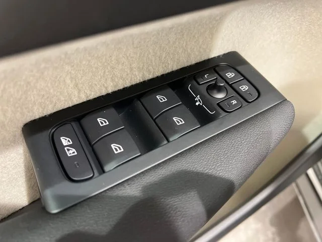2026 Volvo XC40 Ultra - Photo 11