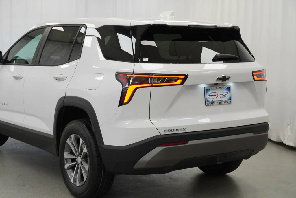 New 2027 Summit White Chevrolet LT image 37