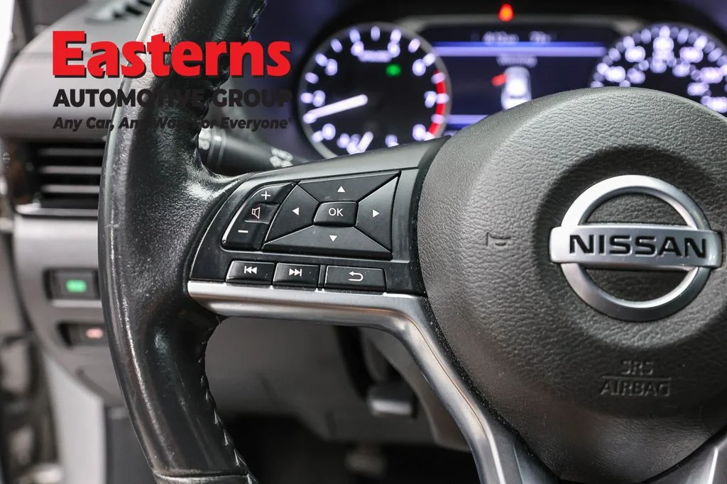 Used 2022 Silver Nissan SV image 15