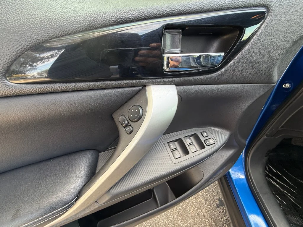 Used 2024  Mitsubishi SE image 11
