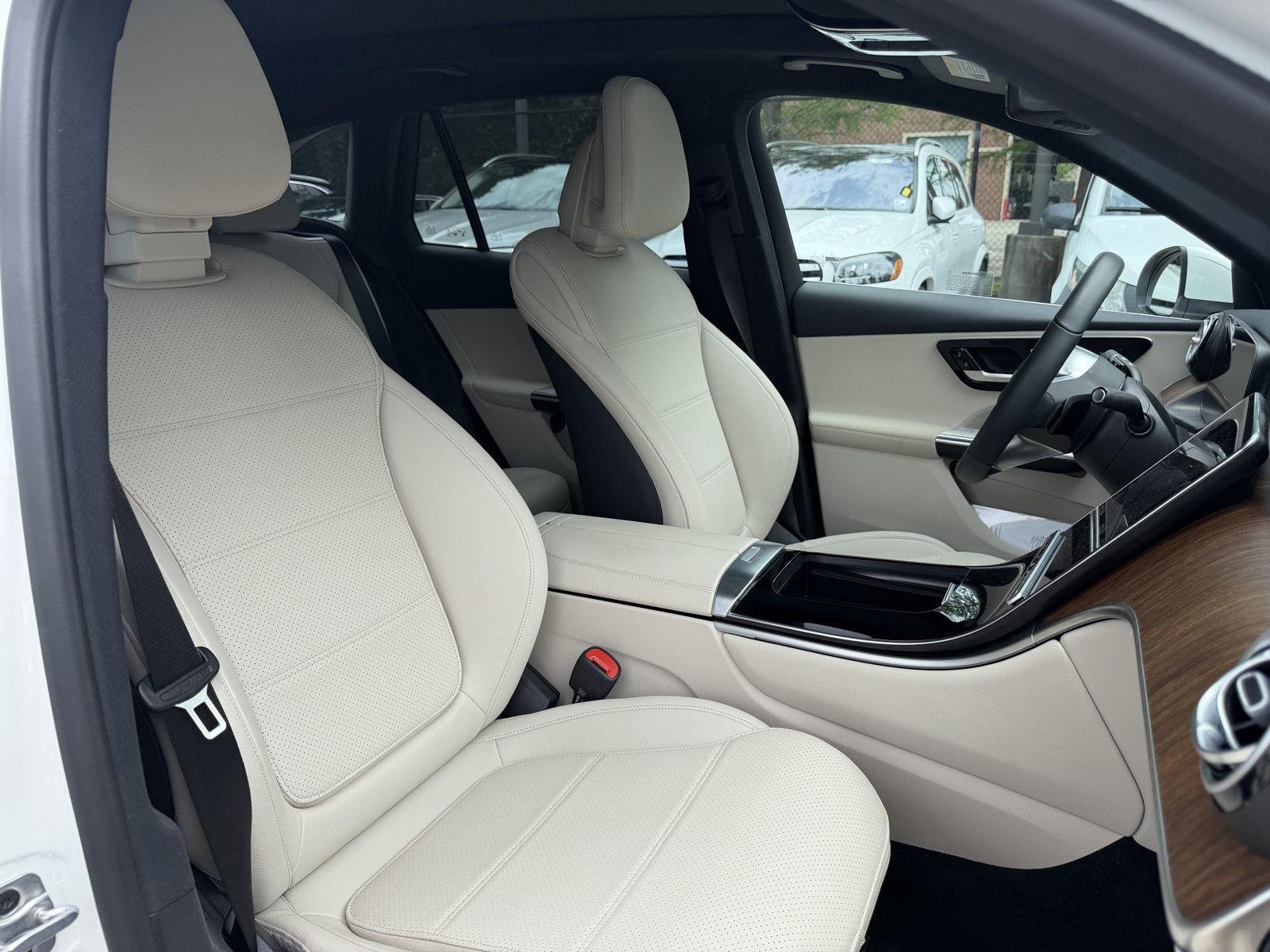 Certified Used 2026 Polar White Mercedes-Benz GLC 300 image 29