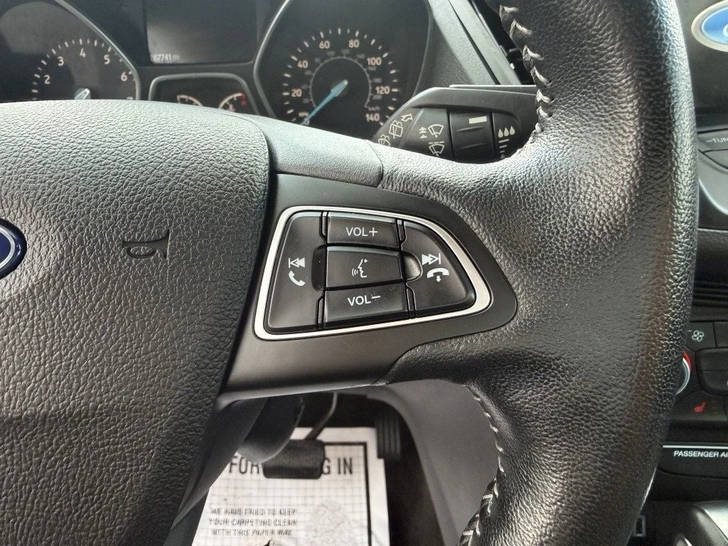 Used 2019 White Platinum Metallic Tri-Coat Ford SE FWD image 16