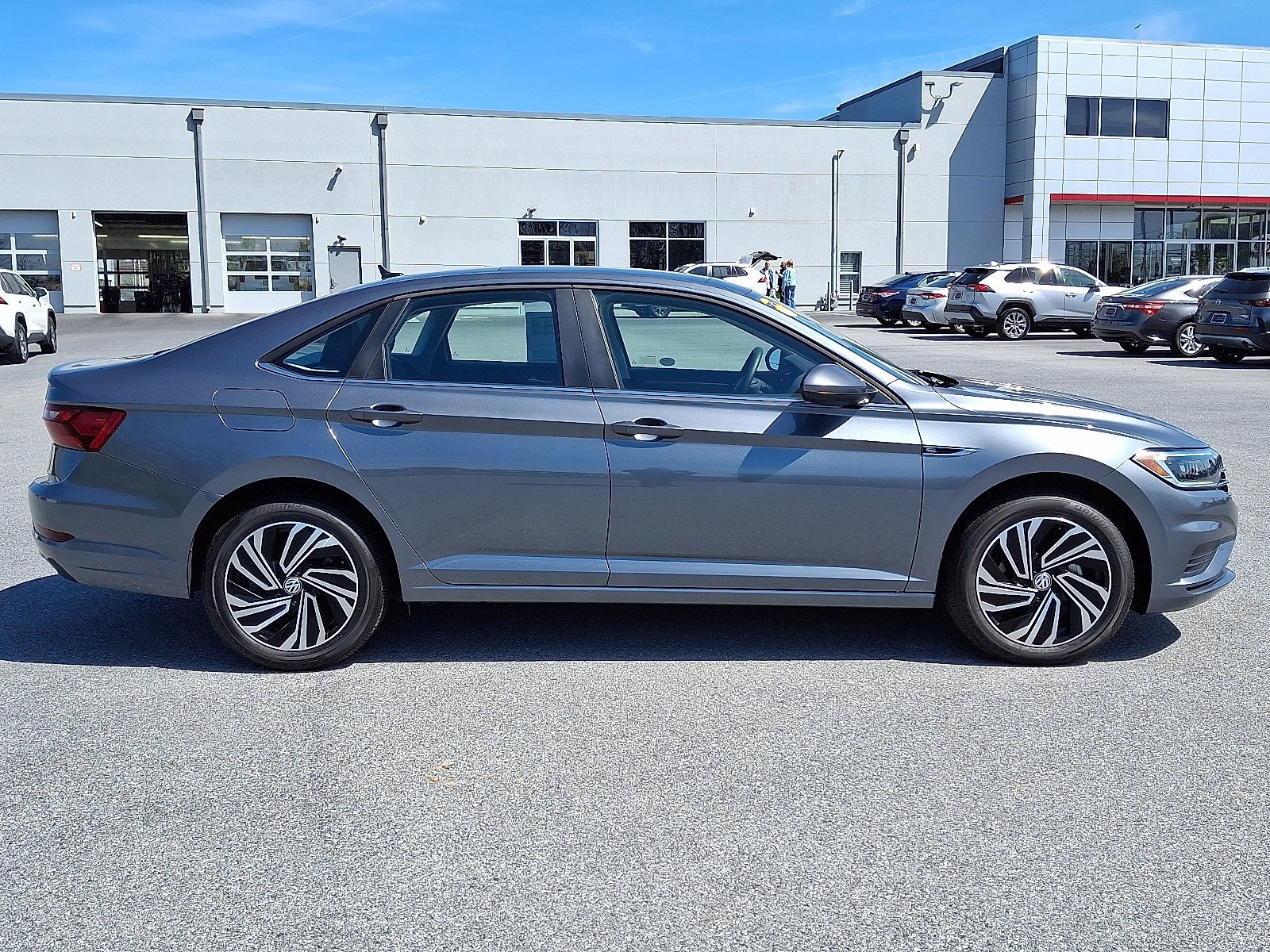 Used 2020 Platinum Gray Metallic Volkswagen SEL image 8