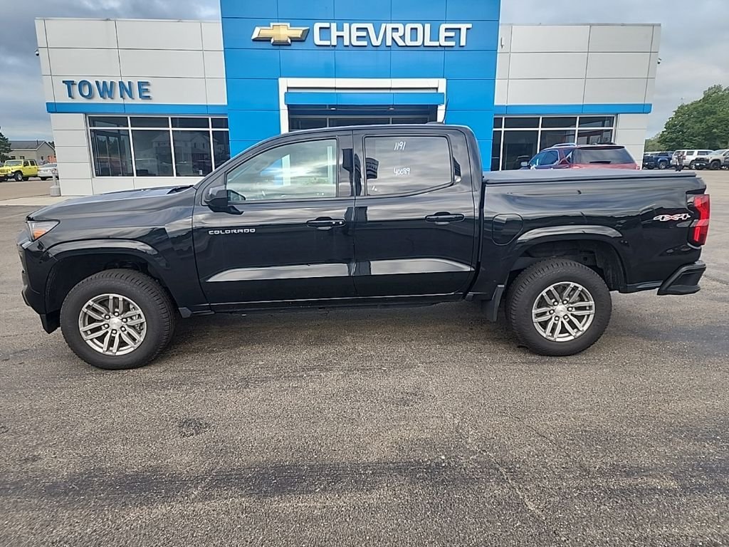 Used 2023 Black Chevrolet LT image 4