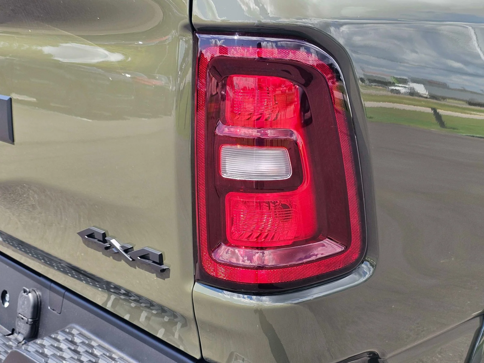 New 2027 Tank Ram Laramie image 10