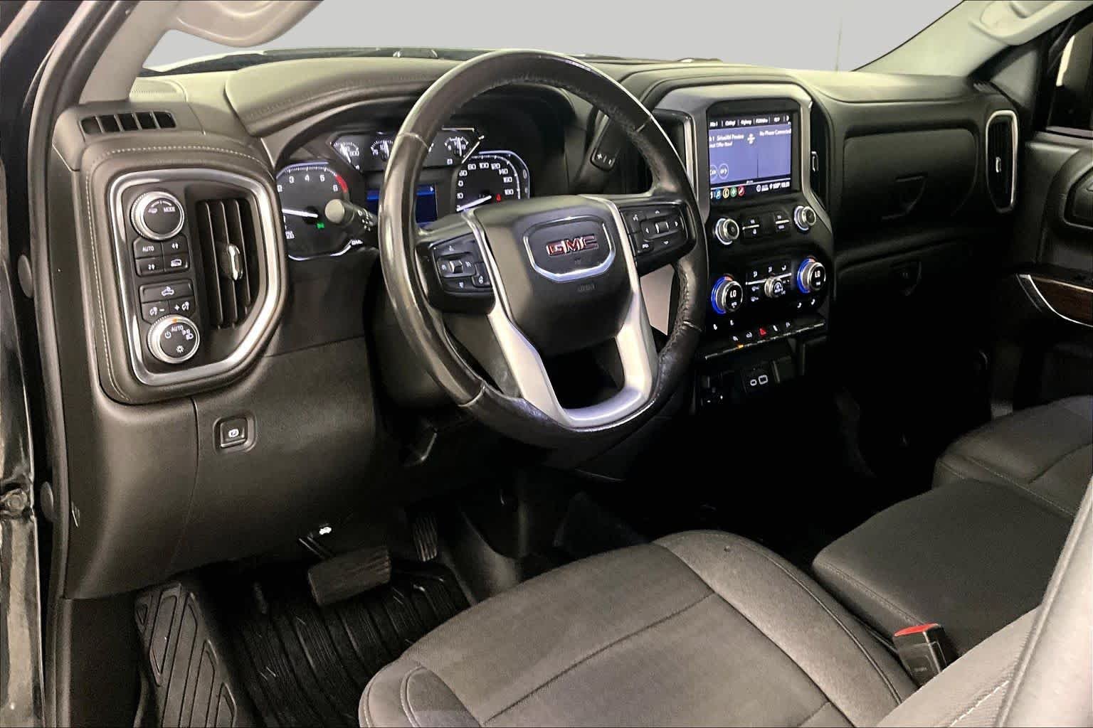 Used 2020 Onyx Black GMC SLE image 17