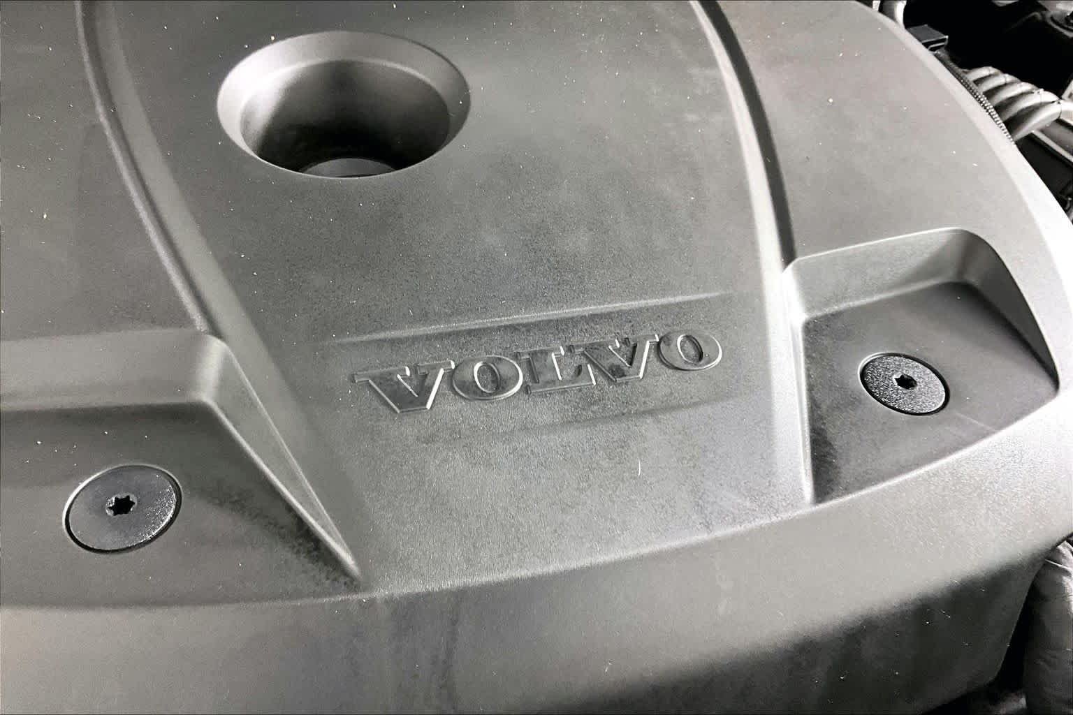 Used 2021 Bright Silver Metallic Volvo Inscription image 30