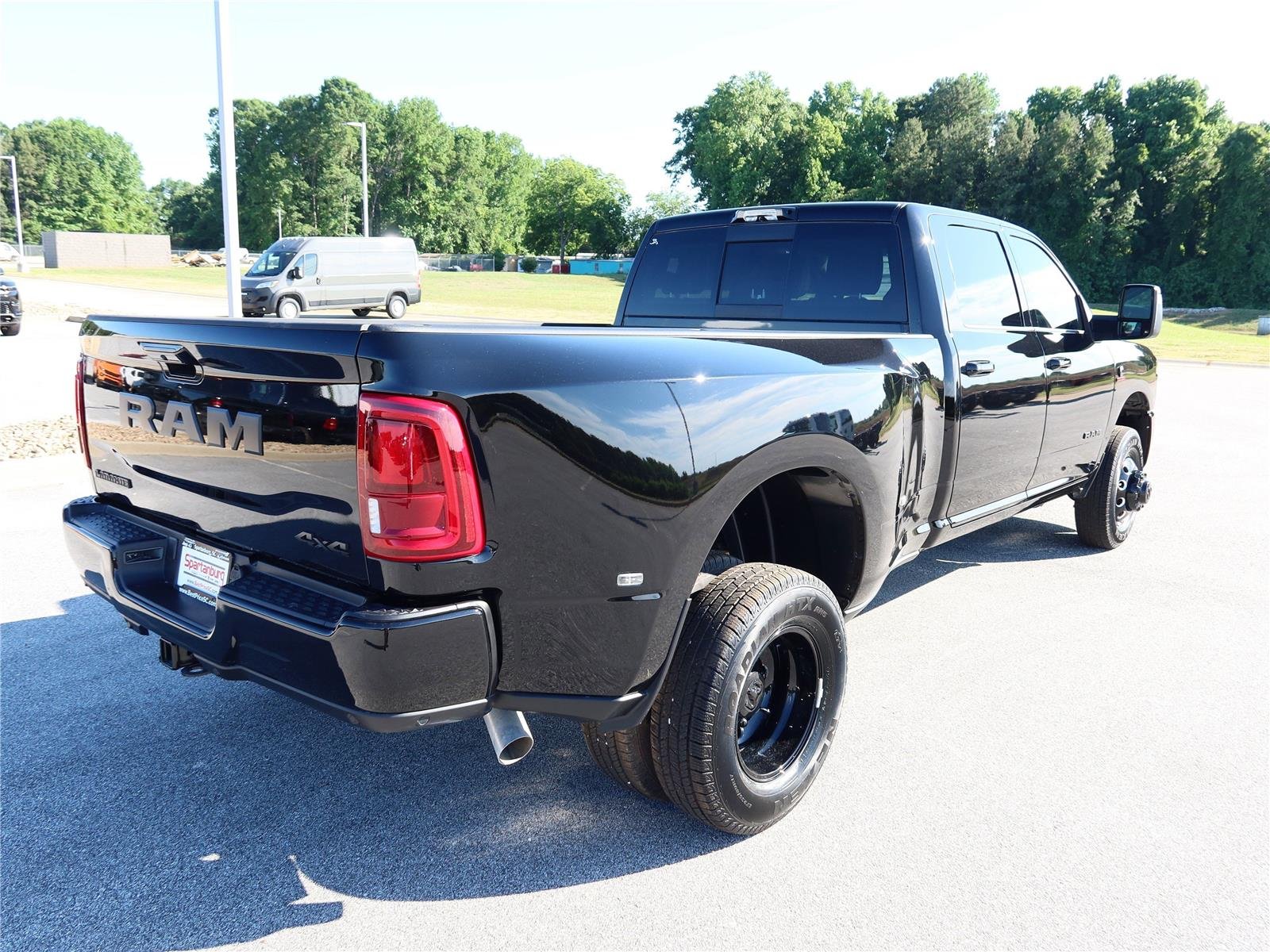 New 2026 Diamond Black Crystal Pearl-Coat Exterior Paint RAM Laramie image 7