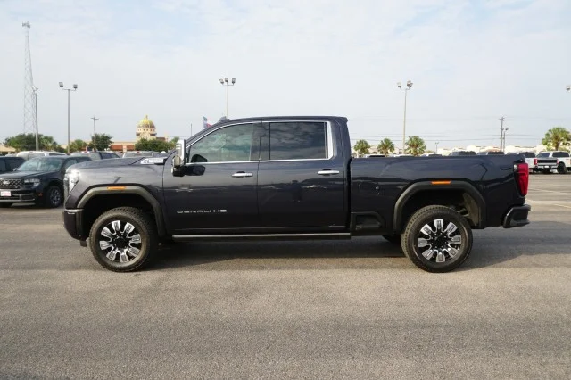 Used 2024  GMC Denali image 9