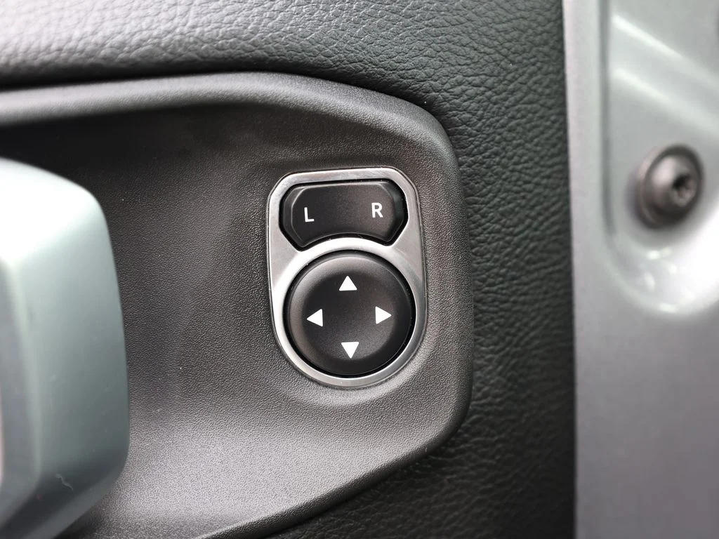 Used 2020 Silver Jeep Unlimited Rubicon image 12